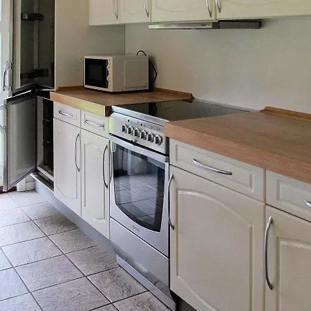 펜션 Three-bedroom Holiday In 20