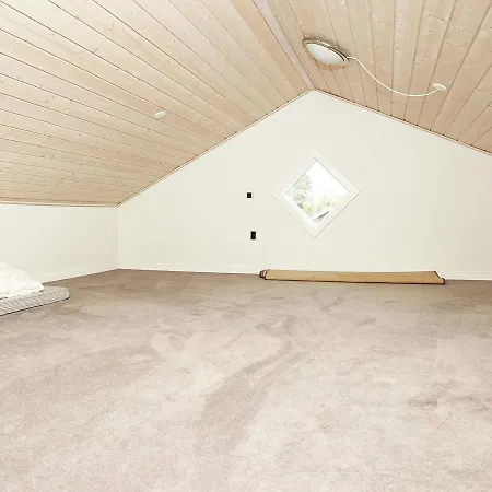 Three-bedroom Holiday In 20