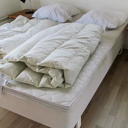 Three-bedroom Holiday In 20 *