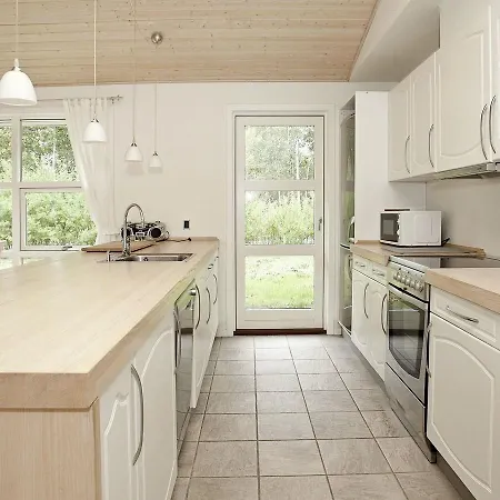 Three-bedroom Holiday In 20 펜션 Hals