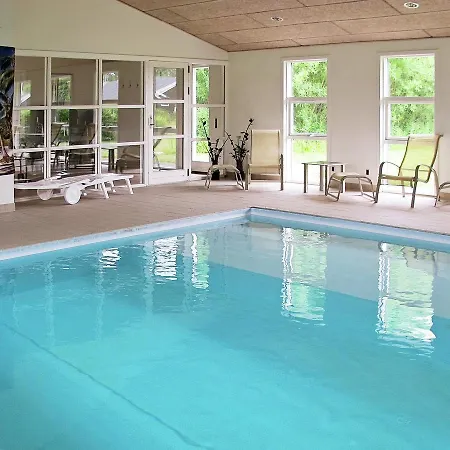 Three-bedroom Holiday In 20 * Hals